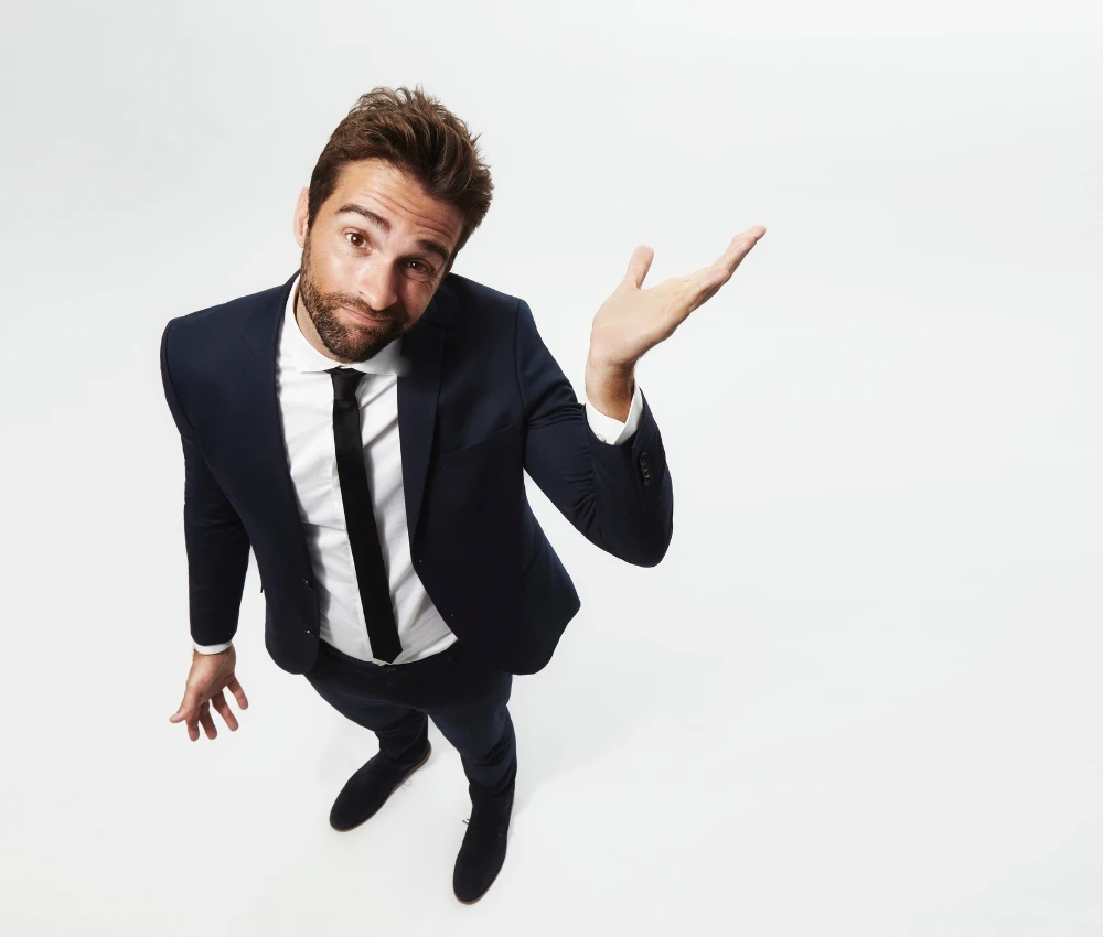 HOMME EN COSTUME DUBITATIF